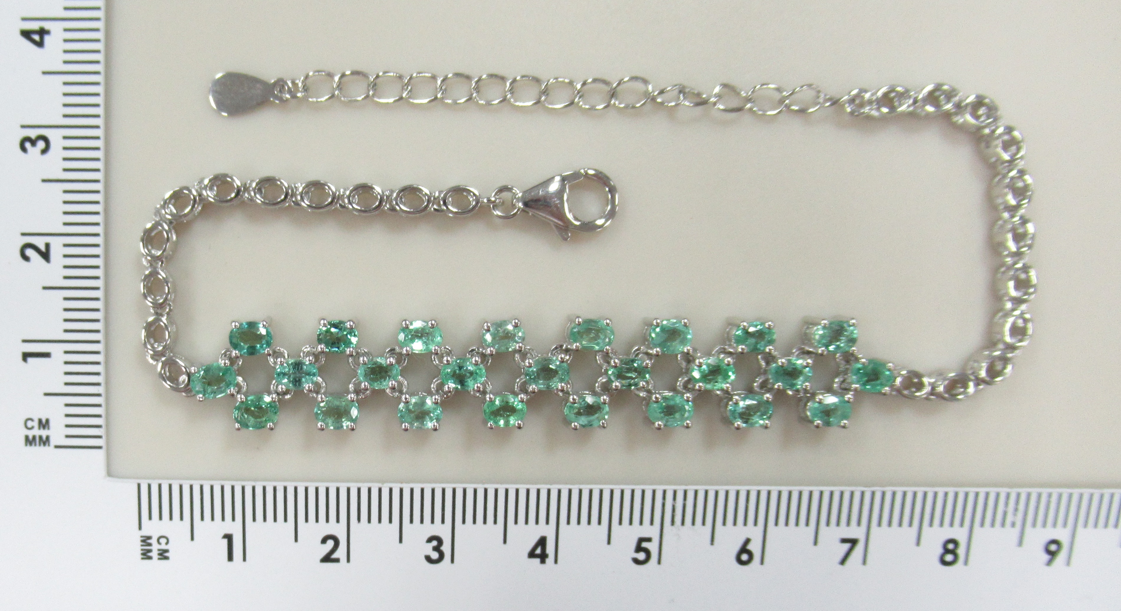 Серебряный браслет с изумрудами